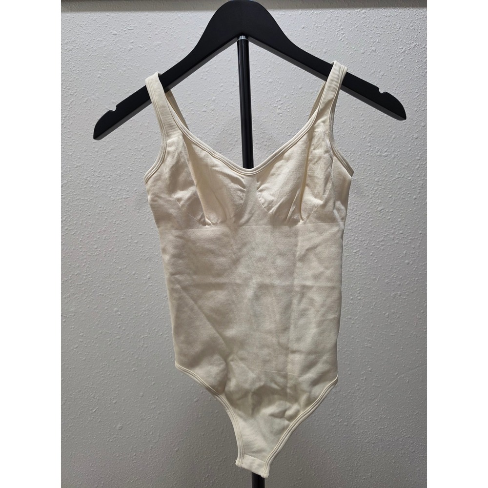 OQQ Ribbed Seamless Bodysuit Cream Off White Sleeveless V-Neck Small